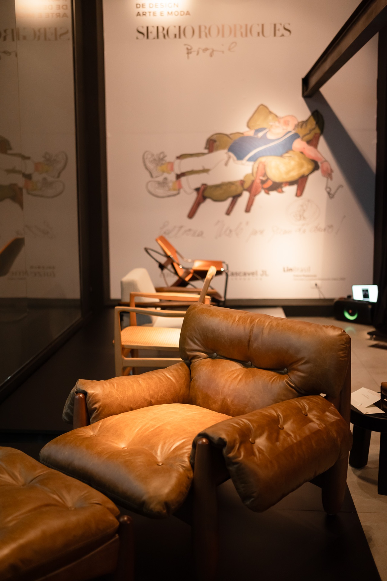 Poltrona Mole de Sergio Rodrigues em destaque na expografia