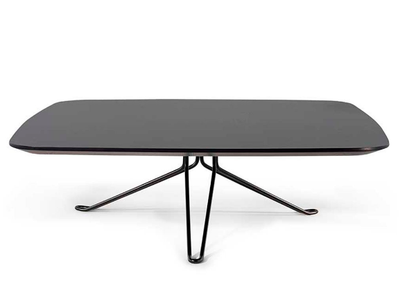 Mesa de Centro Bailarina, tampo retangular escuro com base em varas metálicas pretas